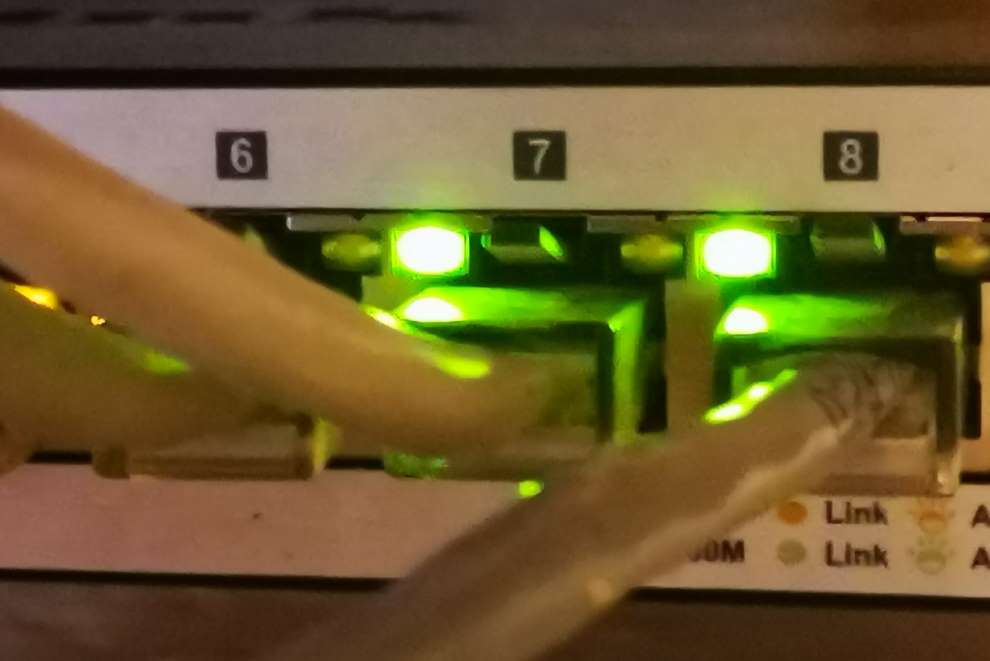 O skali białych plam i popycie na usługi szerokopasmowe. Raport o dostępie do Internetu